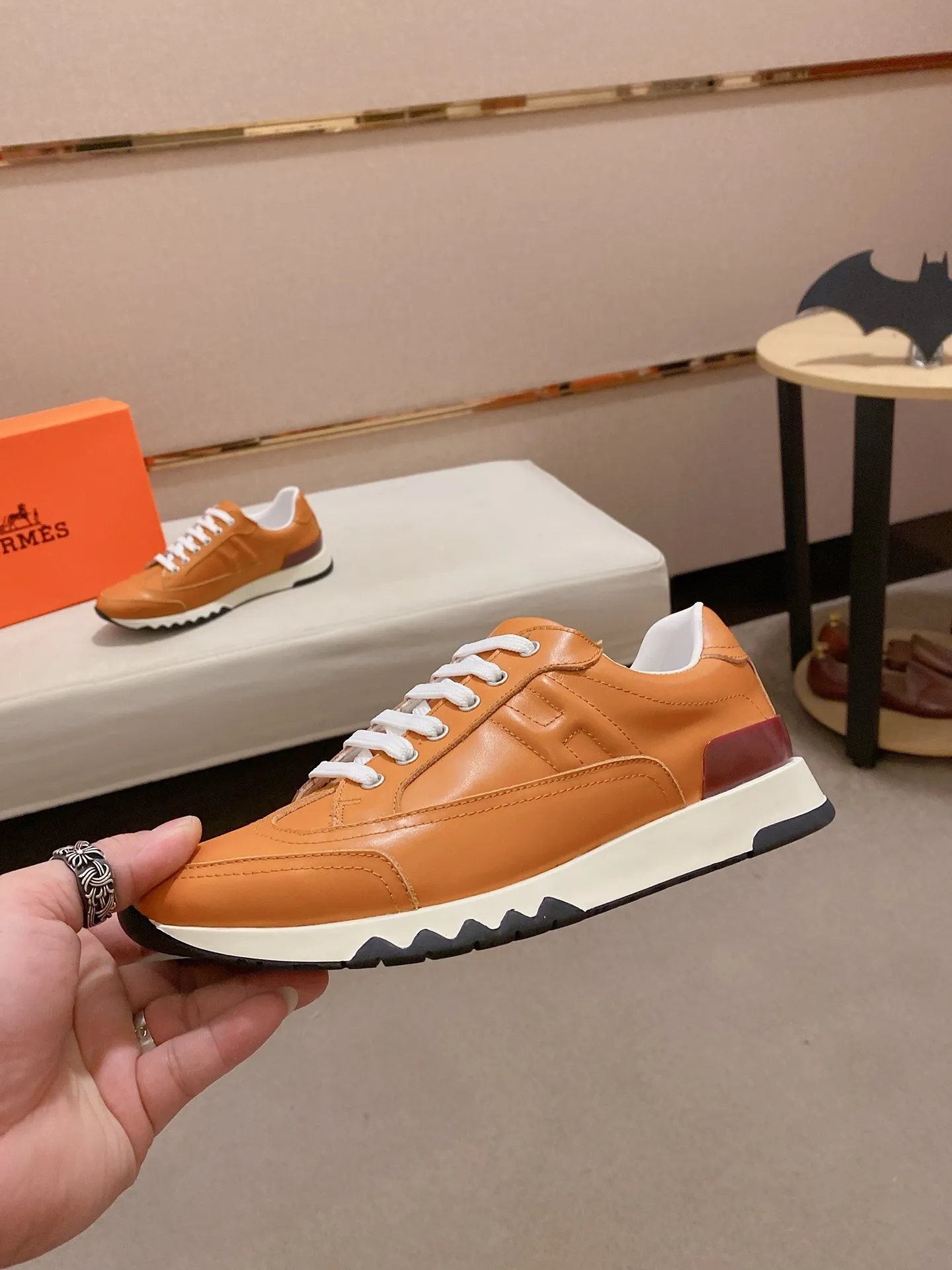 Ex-factory price: 500💰《HERMES》【Classic original single version】Hermès; top 🔝purchasing agent🔍🔍men's latest 🇺🇸sold simultaneously, original imported from Italy ▲▲first-layer cowhide ▲▲ (high-end, nobility and class) ) Exquisite workmanship (Italian 🇮🇹 imported water-dyed 🐂 cowhide lining) sole: original sole provided by the original factory, ⚠️exclusive double-layer activity·TPR·rubber·combined molded outsole; super comfortable·wear-resistant·non-slip·environmental protection The real thing is more beautiful when photographed in kind (high quality, following orders), you can come in and out at will * Number of yards: 38·39·40·41·42·43·44# (can be customized 45.)